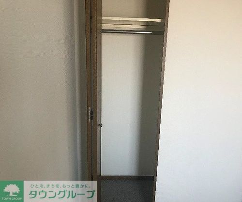 収納　クロゼット（２面採光の洋室）