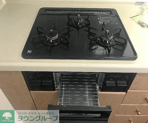 キッチン　3口ガスコンロ、グリル