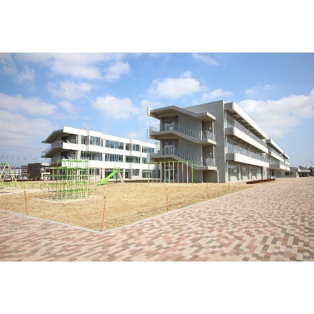 小学校　つくば市立みどりの学園義務教育学校（小学校）（小学校）まで750m
