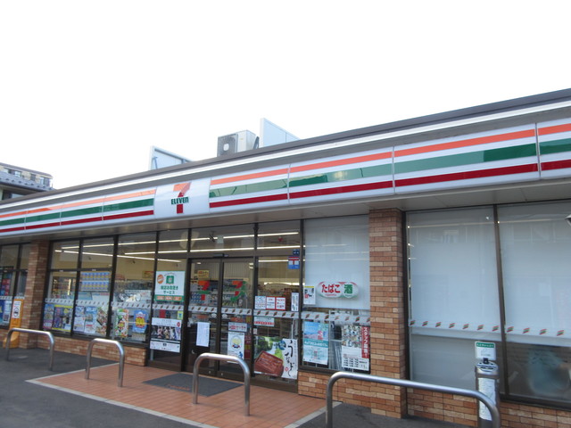 コンビニ　セブンイレブン（コンビニ）まで258m