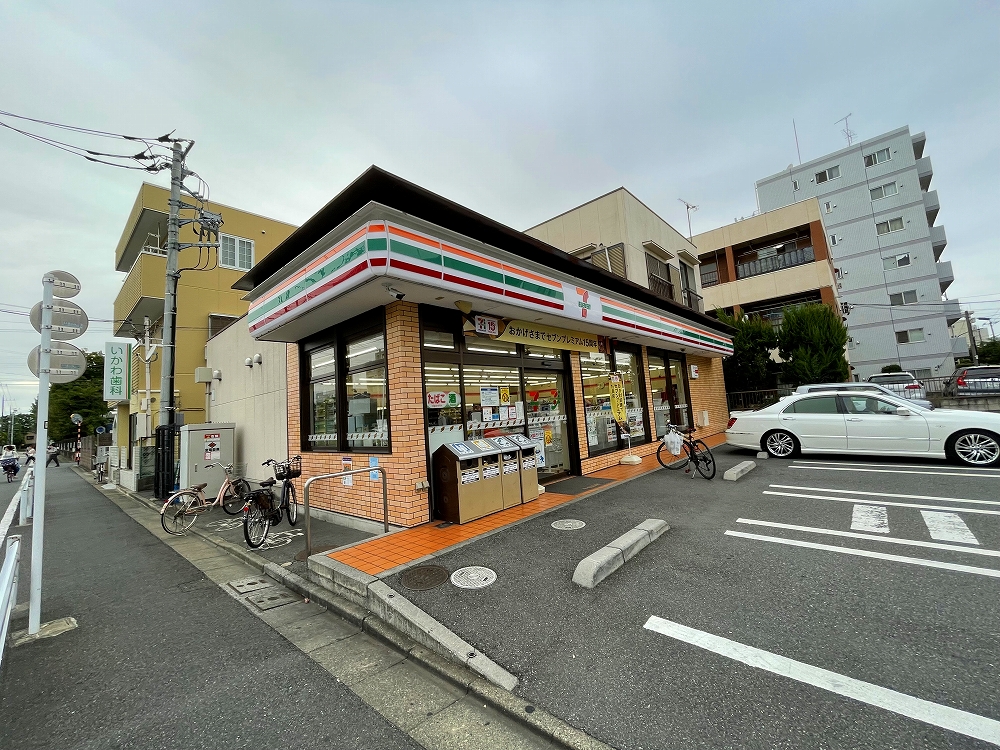 コンビニ　セブン-イレブン 足立西新井4丁目店（コンビニ）まで599m
