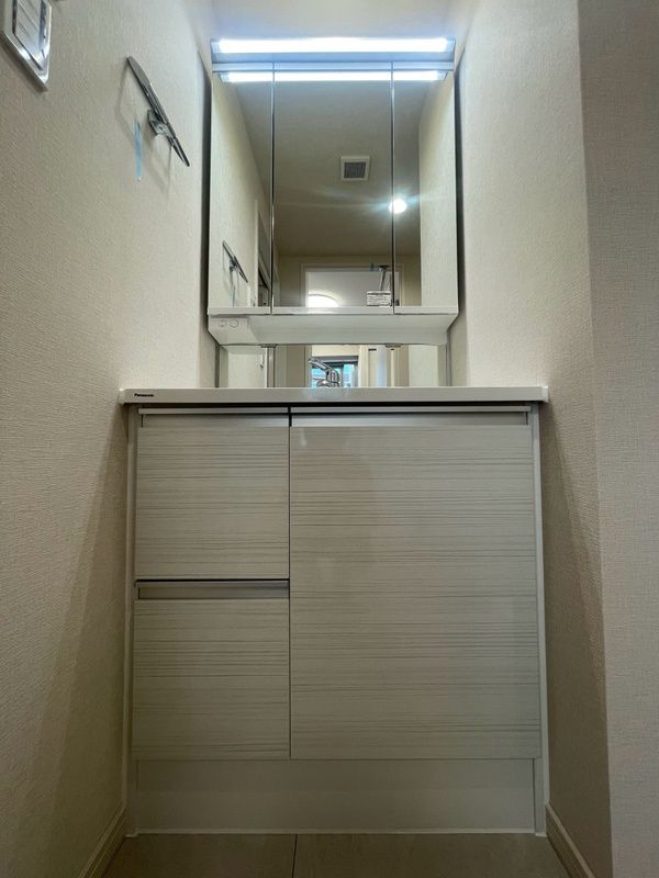 洗面設備　コンパクトで使いやすい洗面所