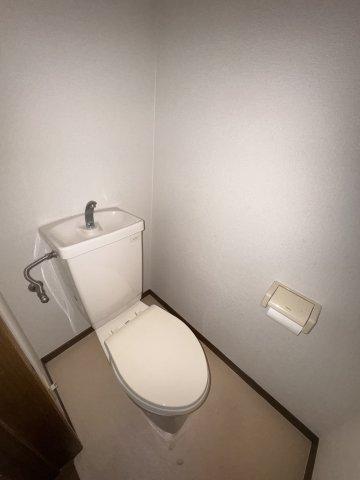 山陽電鉄本線 板宿駅 徒歩7分 2階建 築31年のトイレ写真