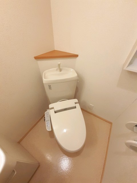 トイレ　温水洗浄便座付き