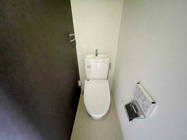 トイレ　※他部屋の参考写真のため、現状優先です。