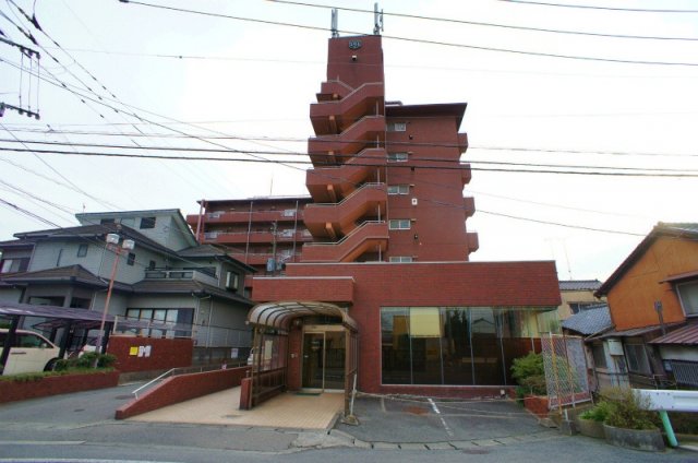 建物外観　落ち着いた雰囲気の外観です