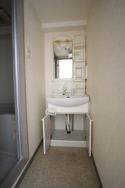 洗面設備　同建物の５Ｂのお部屋の写真になります。