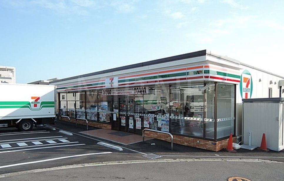 コンビニ　セブンイレブン横浜栄笠間3丁目店（コンビニ）まで330m