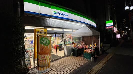 コンビニ　ファミリーマート板橋駅桜通り店（コンビニ）まで309m