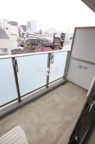 バルコニー　バルコニー付きで採光＆風通し良好！