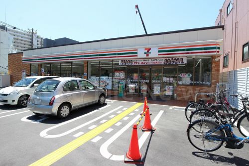 コンビニ　セブンイレブン吹田豊二店（コンビニ）まで229m