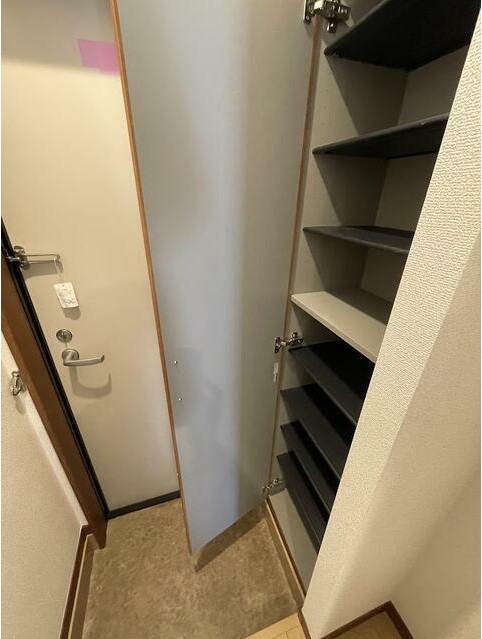 玄関　収納豊富なシューズボックスです♪