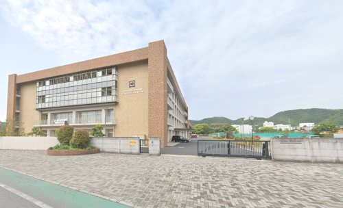 中学校　西脇南中学校（中学校）まで942m