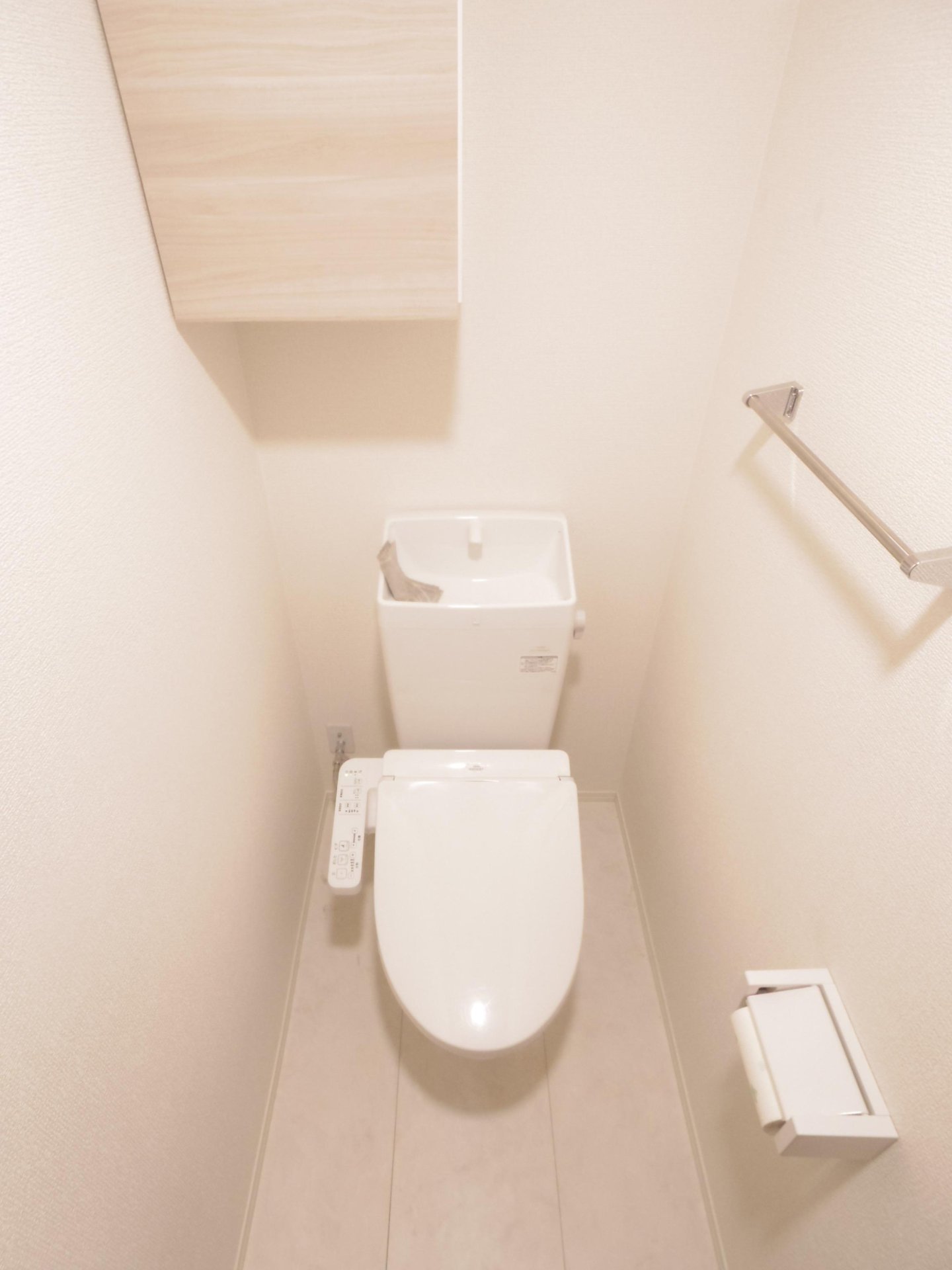 トイレ　※他号室写真です