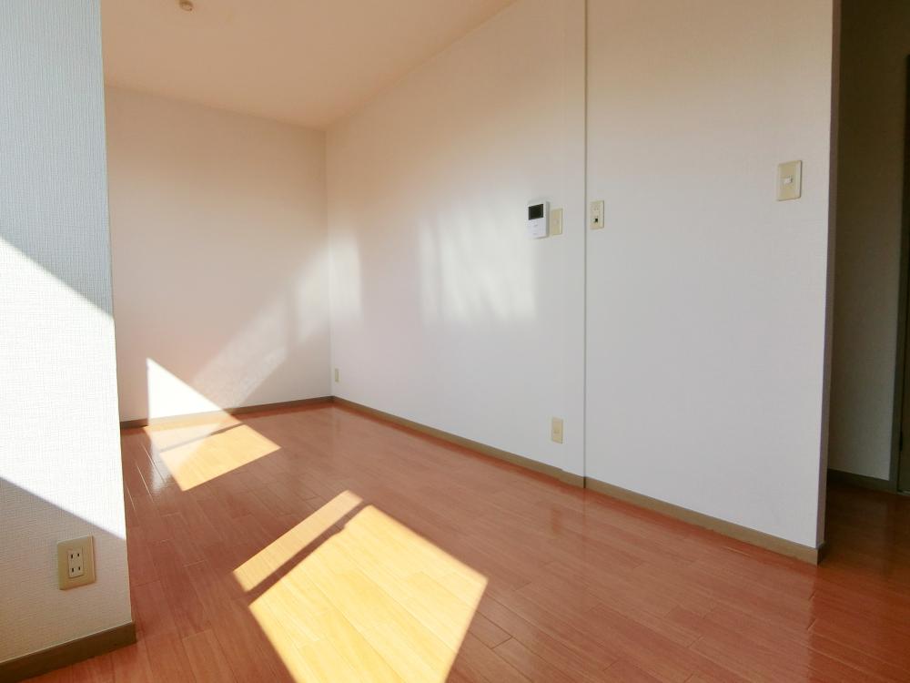 ハイツセーヌIIの居間写真