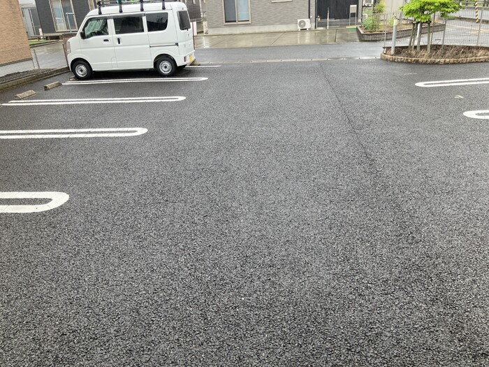 駐車場　駐車場部分・平面アスファルト施工です♪