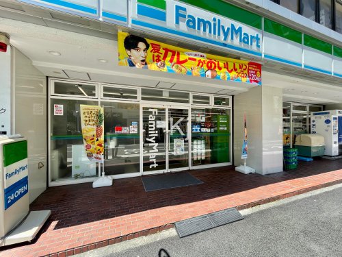 コンビニ　ファミリーマート 和田屋松影町店（コンビニ）まで63m