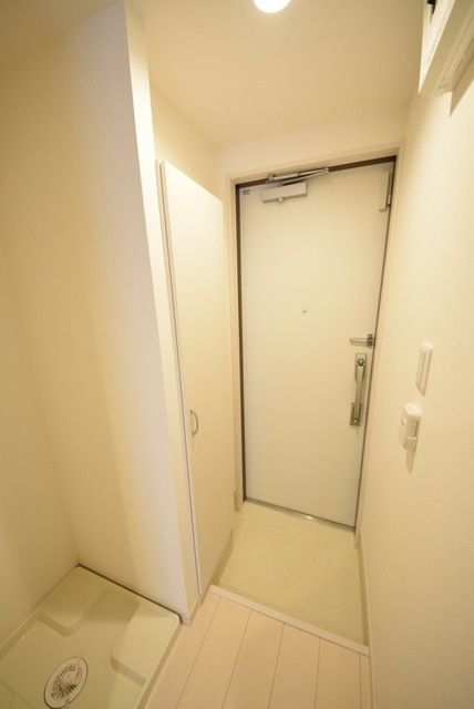 玄関　同タイプの写真となりますので、実際とは異なります