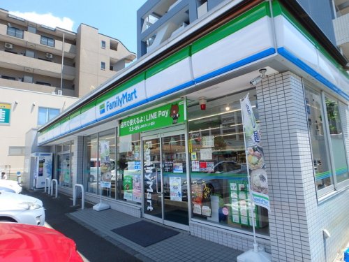 コンビニ　ファミリーマート 都筑北山田店（コンビニ）まで158m