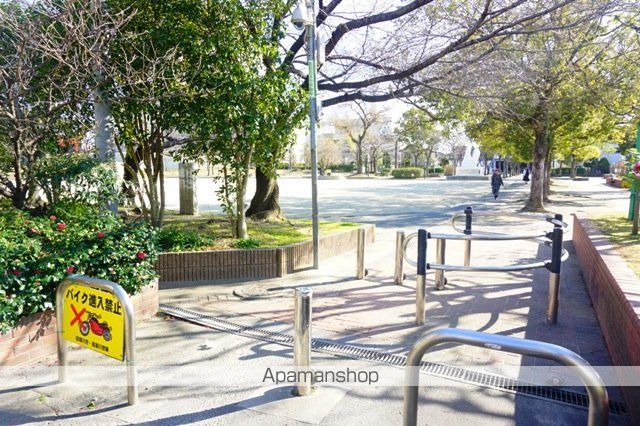 公園　初本町公園（公園）まで100m