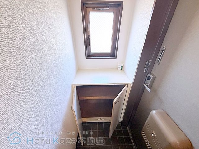 地下鉄鶴舞線 塩釜口駅 徒歩22分 3階建 築39年の玄関写真