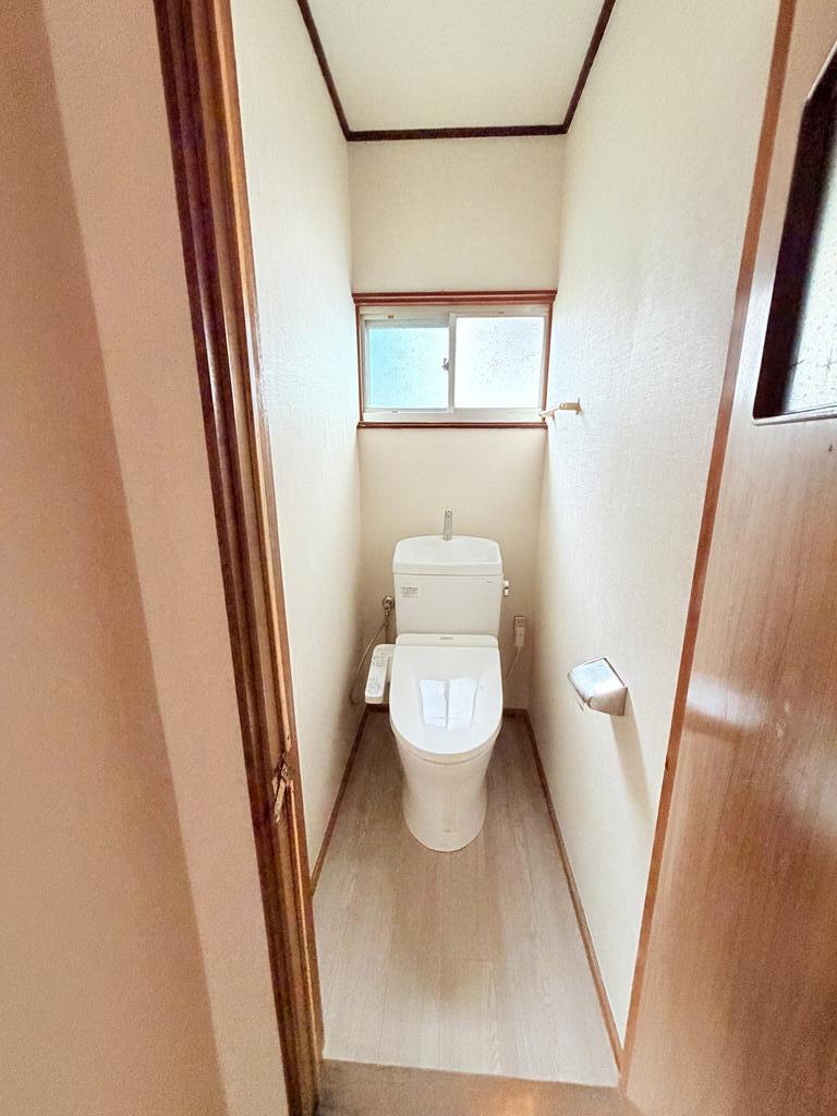 三ツ沢戸建てのトイレ写真