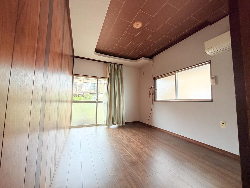 三ツ沢戸建ての居間写真