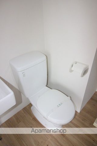 地下鉄谷町線 谷町六丁目駅 徒歩12分 9階建 築21年のトイレ写真