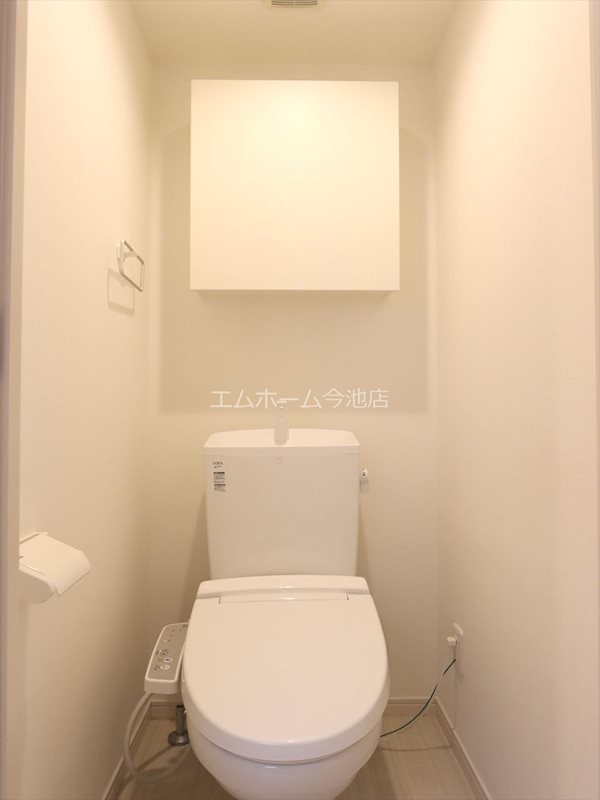 トイレ　温水洗浄便座付トイレ