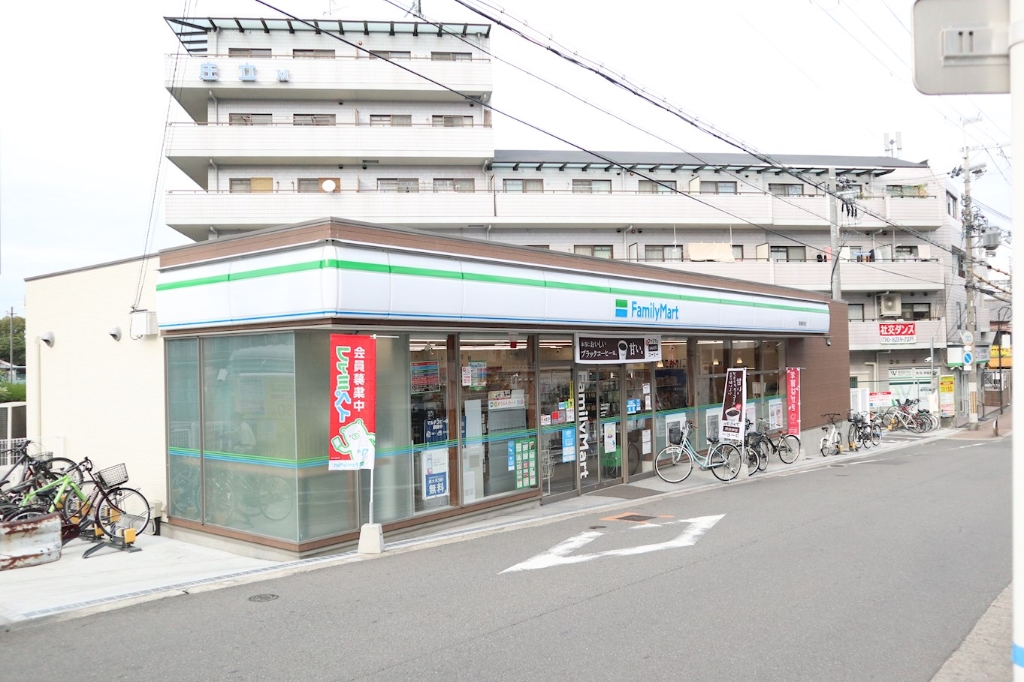 コンビニ　ファミリーマート 萱島駅前店（コンビニ）まで616m
