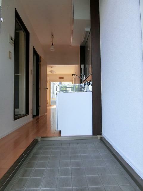 玄関　※別部屋参考写真。