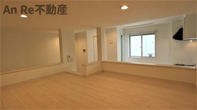 埼玉高速鉄道 浦和美園駅 徒歩7分 2階建 築10年の居間写真