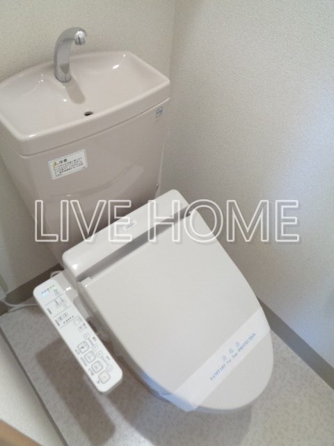 都営大江戸線 西新宿五丁目駅 徒歩9分 3階建 築22年のトイレ写真