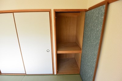 収納　バルコニー側和室押入