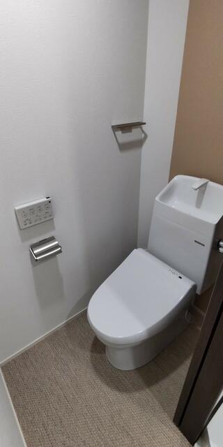 ＪＲ総武線 新小岩駅 徒歩11分 3階建 築5年のトイレ写真