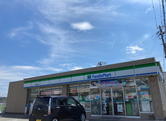 コンビニ　ファミリーマート伊勢萩原店（コンビニ）まで285m