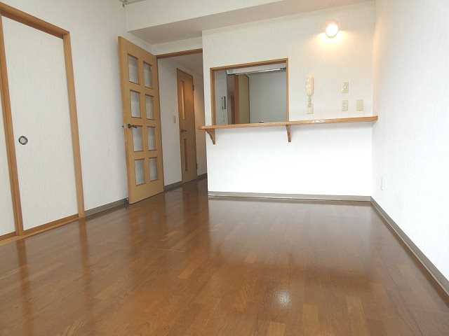 ライトコート青山の居間写真