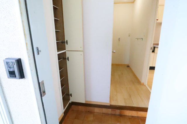 近鉄奈良線 新大宮駅 徒歩15分 2階建 築33年の玄関写真