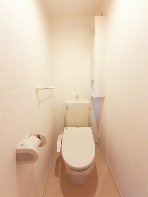 湘南新宿ライン高海 新前橋駅 徒歩23分 2階建 築12年のトイレ写真