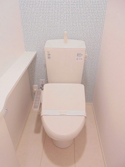 長野電鉄長野線 信濃吉田駅 徒歩11分 2階建 築8年のトイレ写真