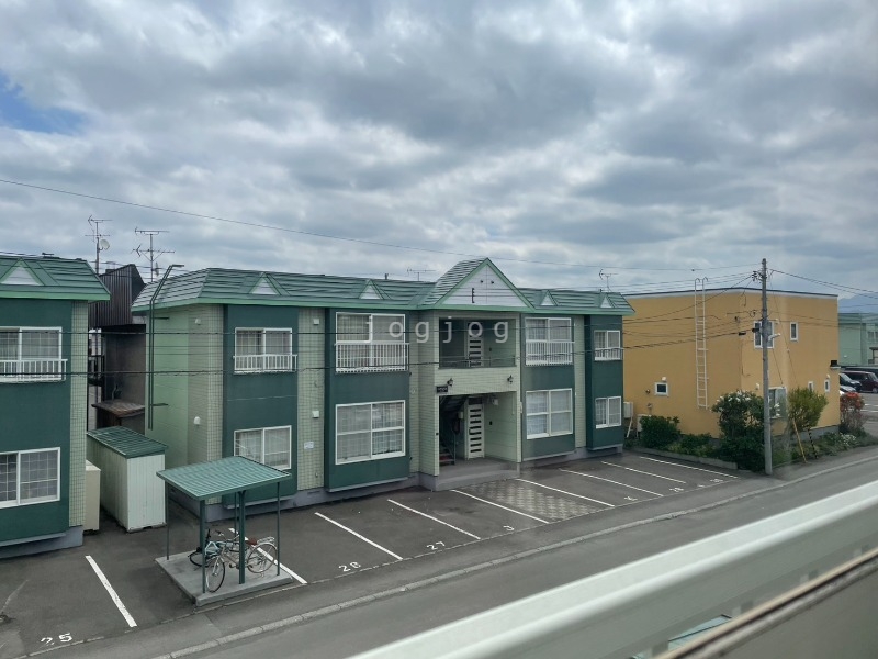 眺望　窓から明るい光が差し込みます。