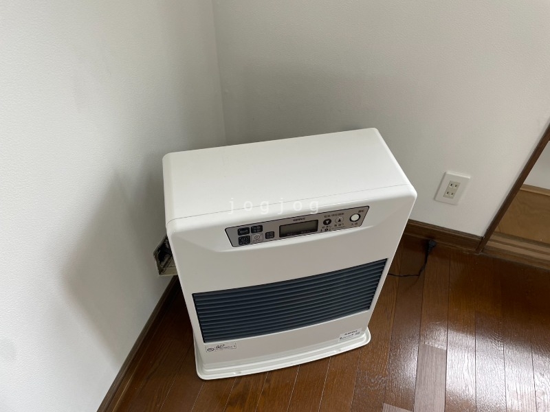 その他設備　冬はあったか石油ストーブです。