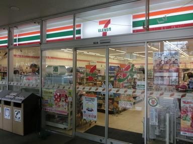 コンビニ　セブンイレブン（コンビニ）まで175m