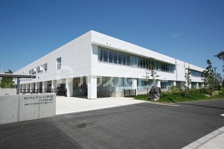 小学校　流山市立小山小学校（小学校）まで890m