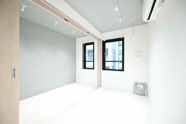 東京メトロ東西線 早稲田駅 徒歩8分 5階建 築2年の居間写真