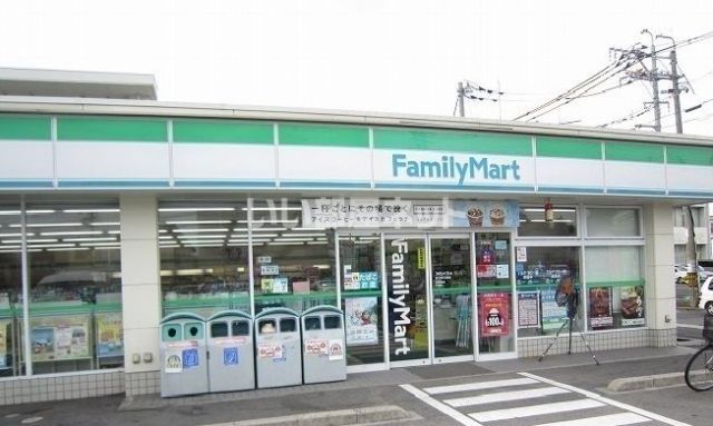 コンビニ　ファミリーマート松江西川津店（コンビニ）まで370m