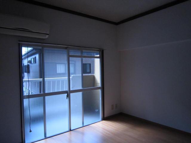 かがみマンションの居間写真