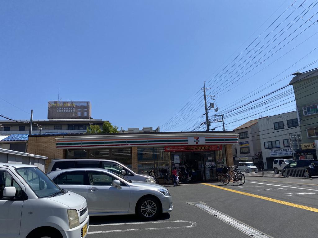 コンビニ　セブンイレブン大東市役所前店（コンビニ）まで179m
