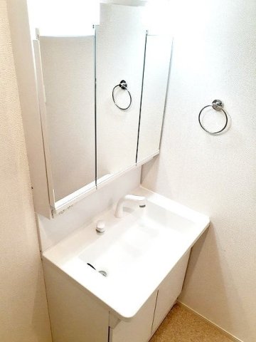 洗面設備　コンパクトで使いやすい洗面所