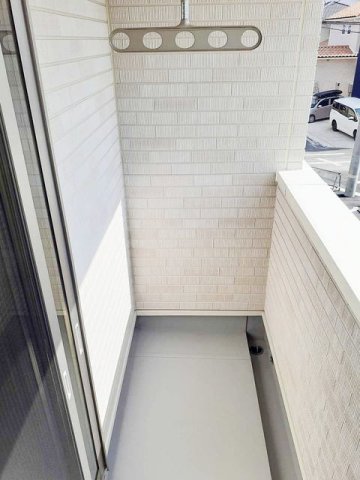 バルコニー　外からの目が気にならないバルコニーで洗濯物が干せます